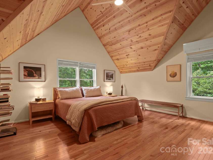 127 Boulder Lane, Blowing Rock, NC 28605.  MLS# CAR4290340, YatesRealty ID 13205. Upper-level primary suite