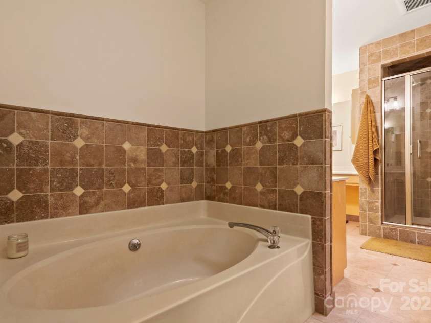 127 Boulder Lane, Blowing Rock, NC 28605.  MLS# CAR4290340, YatesRealty ID 13205. Upper-level primary suite bath