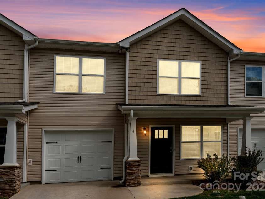 4 Chambers Garden Drive, Arden, NC 28704.  MLS# CAR4247013, YatesRealty ID 13206. 