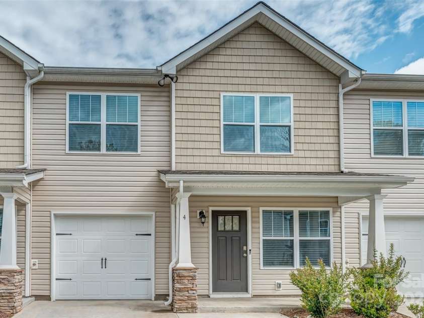 4 Chambers Garden Drive, Arden, NC 28704.  MLS# CAR4247013, YatesRealty ID 13206. 