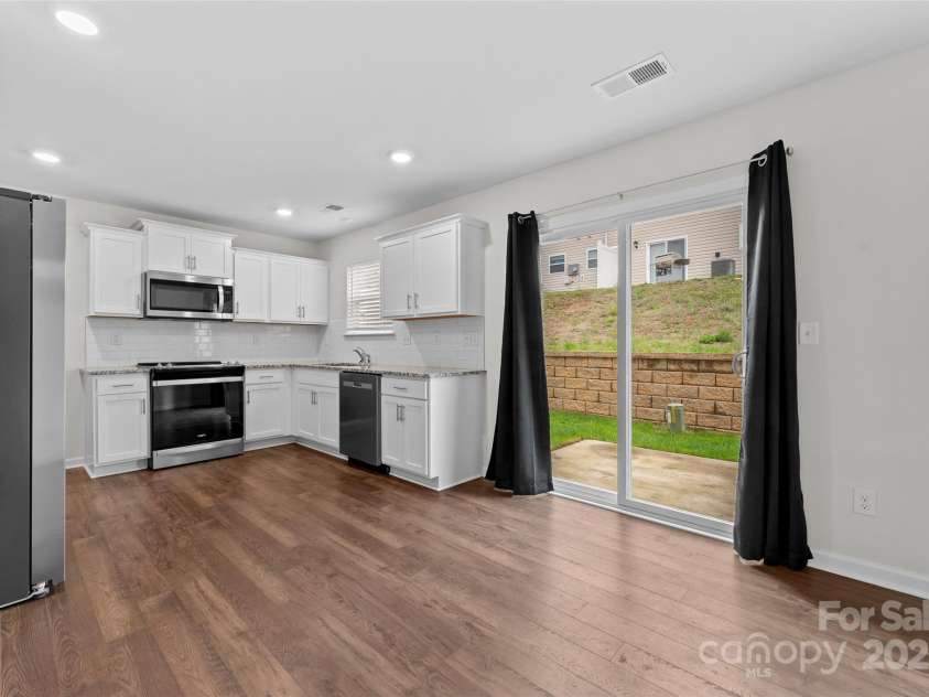 4 Chambers Garden Drive, Arden, NC 28704.  MLS# CAR4247013, YatesRealty ID 13206. 