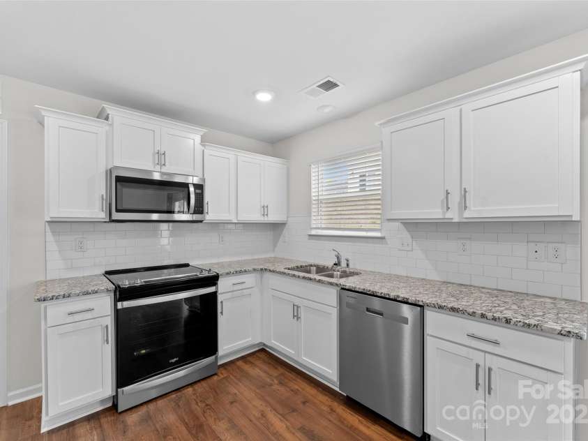 4 Chambers Garden Drive, Arden, NC 28704.  MLS# CAR4247013, YatesRealty ID 13206. 
