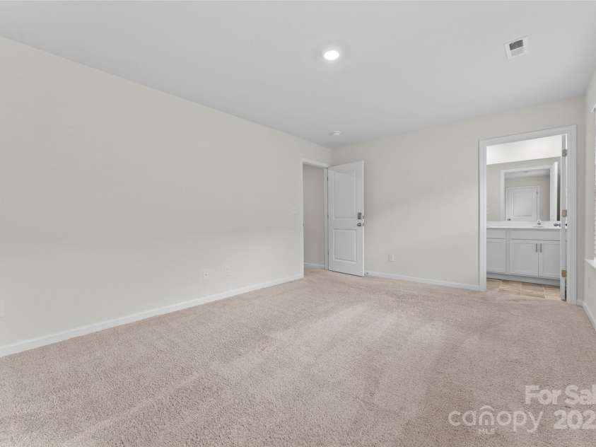 4 Chambers Garden Drive, Arden, NC 28704.  MLS# CAR4247013, YatesRealty ID 13206. 