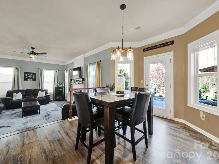 146 Cole Drive, Mooresville, NC 28115.  MLS# CAR4360351, YatesRealty ID 13207. Breakfast Area