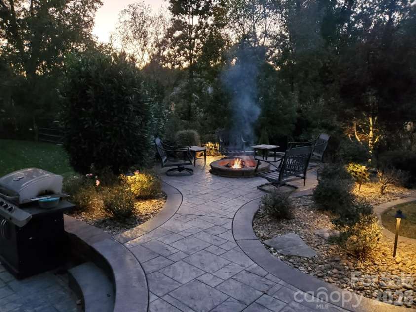 146 Cole Drive, Mooresville, NC 28115.  MLS# CAR4360351, YatesRealty ID 13207. Firepit 