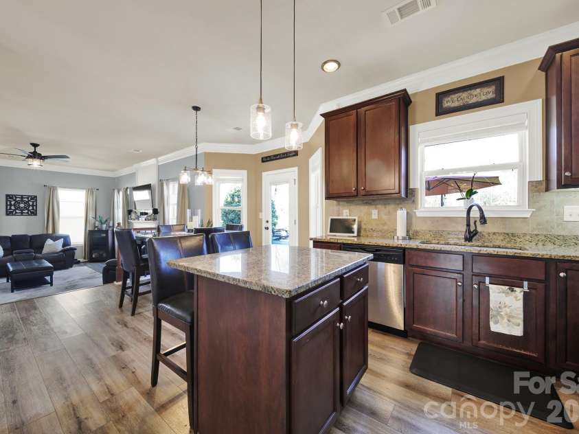 146 Cole Drive, Mooresville, NC 28115.  MLS# CAR4360351, YatesRealty ID 13207. Kitchen