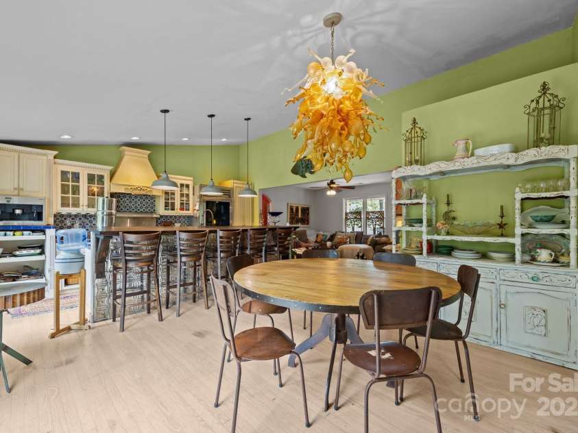 924 Judsen Lane, Hendersonville, NC 28739.  MLS# CAR4252263, YatesRealty ID 13207. 