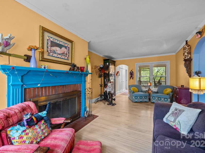 924 Judsen Lane, Hendersonville, NC 28739.  MLS# CAR4252263, YatesRealty ID 13207. 