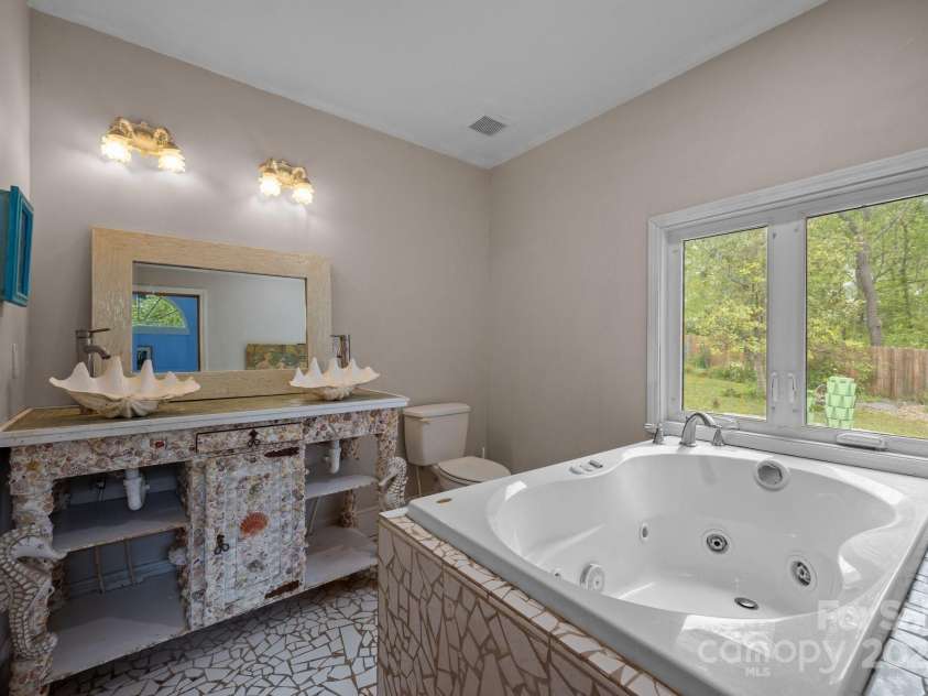 924 Judsen Lane, Hendersonville, NC 28739.  MLS# CAR4252263, YatesRealty ID 13207. 