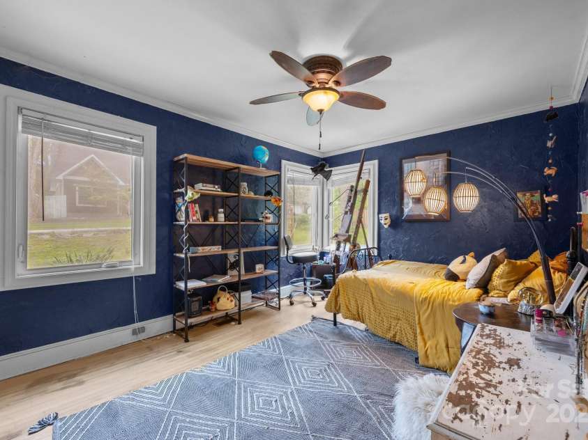 924 Judsen Lane, Hendersonville, NC 28739.  MLS# CAR4252263, YatesRealty ID 13207. 