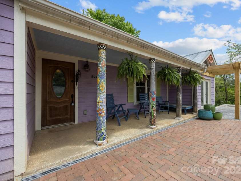 924 Judsen Lane, Hendersonville, NC 28739.  MLS# CAR4252263, YatesRealty ID 13207. 