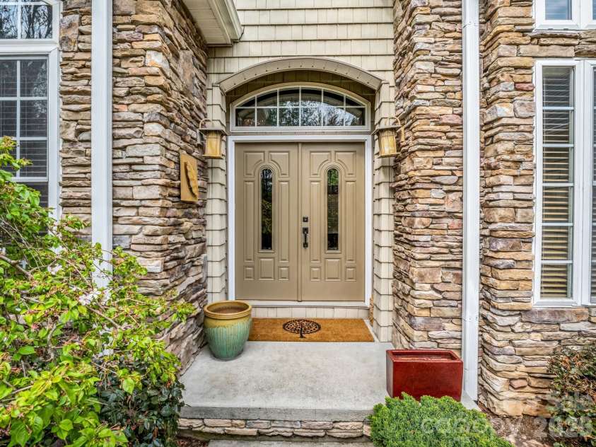 21 Kanuga Forest Drive, Hendersonville, NC 28739.  MLS# CAR4350082, YatesRealty ID 13208. 