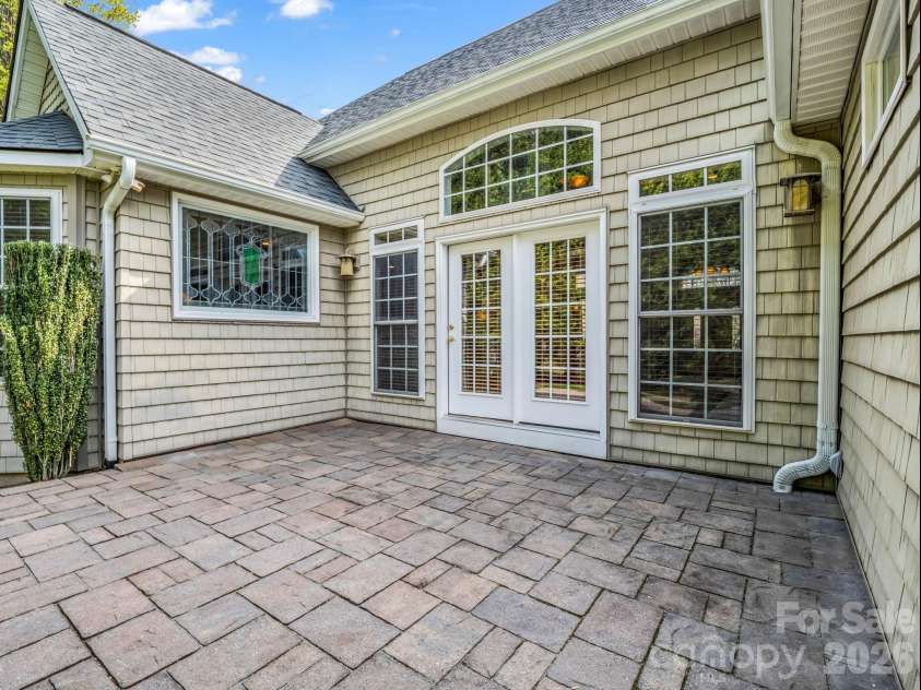 21 Kanuga Forest Drive, Hendersonville, NC 28739.  MLS# CAR4350082, YatesRealty ID 13208. 
