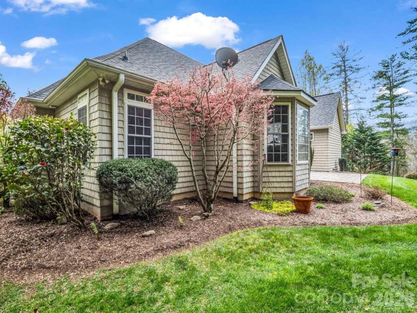 21 Kanuga Forest Drive, Hendersonville, NC 28739.  MLS# CAR4350082, YatesRealty ID 13208. 