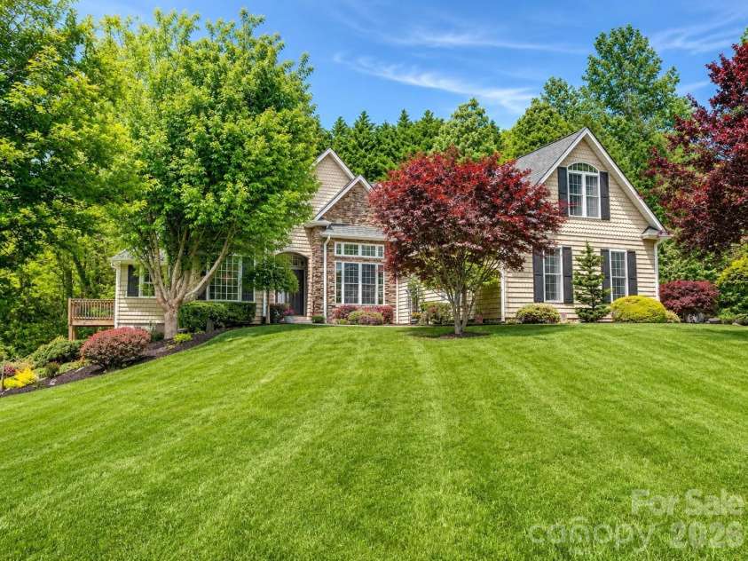 21 Kanuga Forest Drive, Hendersonville, NC 28739.  MLS# CAR4350082, YatesRealty ID 13208. 