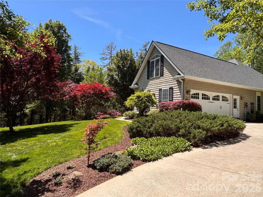 21 Kanuga Forest Drive, Hendersonville, NC 28739.  MLS# CAR4350082, YatesRealty ID 13208. 