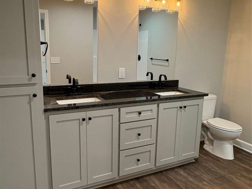 8222 Madison Lane, Hickory, NC 28602.  MLS# CAR4256191, YatesRealty ID 13208. Large primary en suite