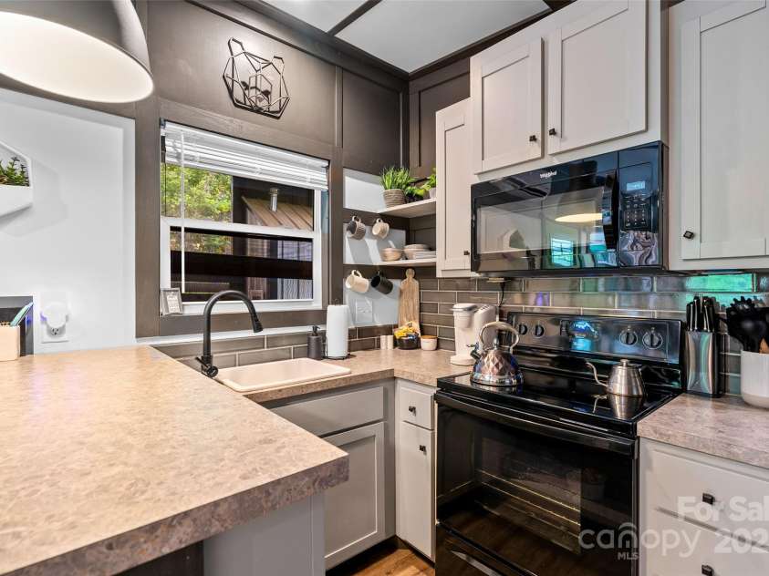 787 Ridge Road, Marion, NC 28752.  MLS# CAR4257578, YatesRealty ID 13209. MAC - Fully Stocked Kitchen