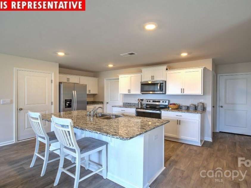11205 Cardinal Creek Avenue, Charlotte, NC 28215.  MLS# CAR4224365, YatesRealty ID 1321. 