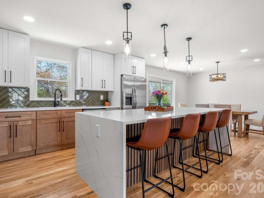 715 Sunridge Drive, Lincolnton, NC 28092.  MLS# CAR4357700, YatesRealty ID 13210. 