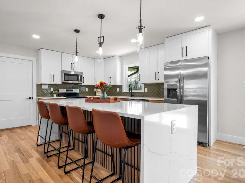 715 Sunridge Drive, Lincolnton, NC 28092.  MLS# CAR4357700, YatesRealty ID 13210. 