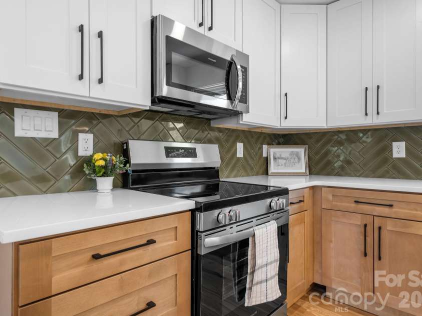 715 Sunridge Drive, Lincolnton, NC 28092.  MLS# CAR4357700, YatesRealty ID 13210. 