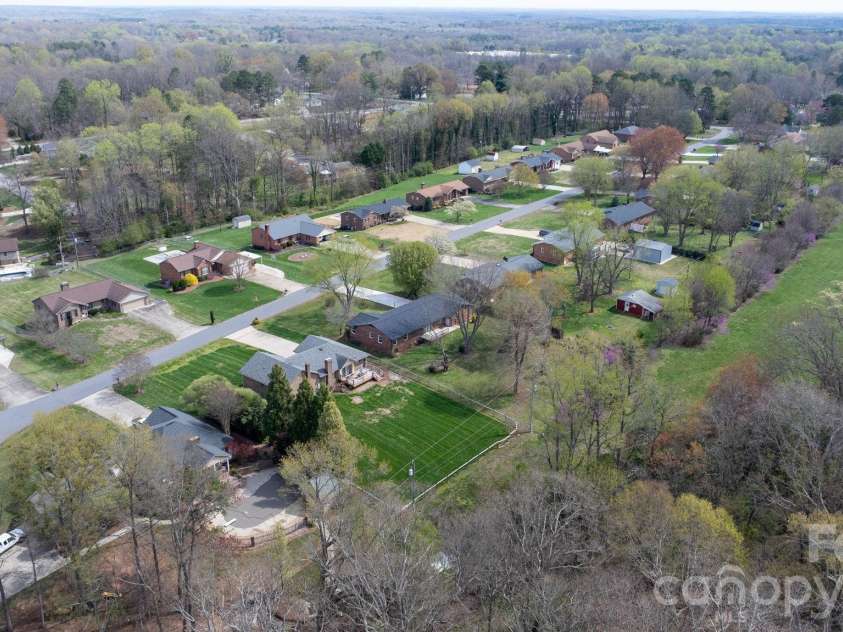 715 Sunridge Drive, Lincolnton, NC 28092.  MLS# CAR4357700, YatesRealty ID 13210. 