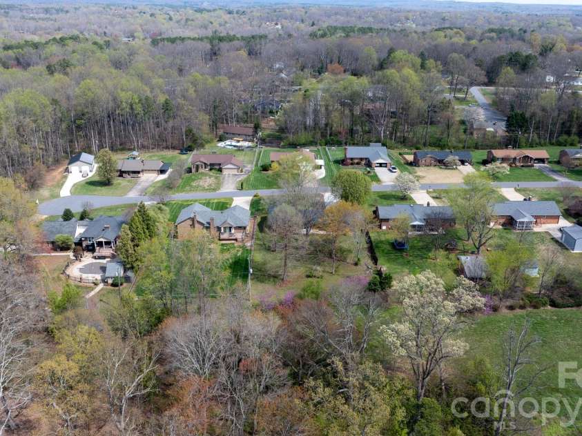715 Sunridge Drive, Lincolnton, NC 28092.  MLS# CAR4357700, YatesRealty ID 13210. 