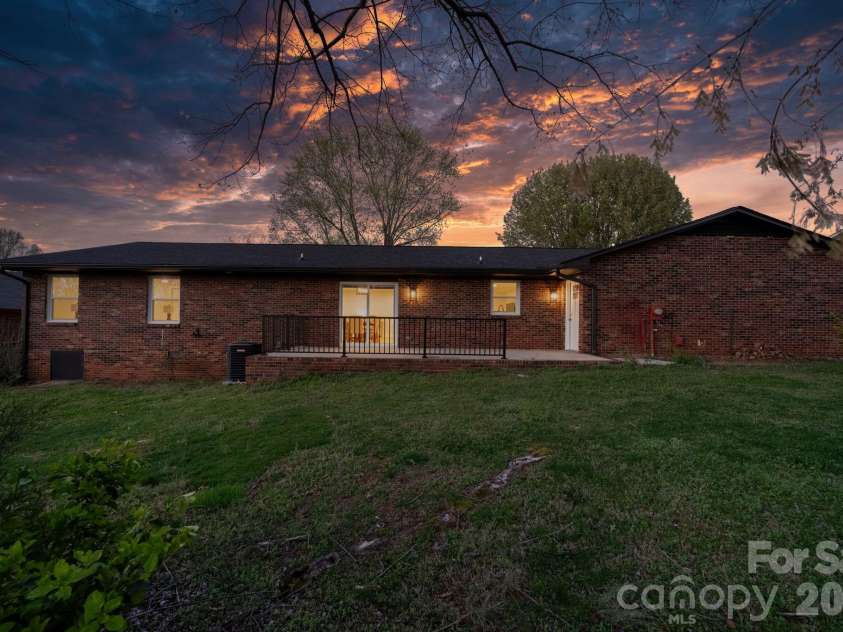 715 Sunridge Drive, Lincolnton, NC 28092.  MLS# CAR4357700, YatesRealty ID 13210. 