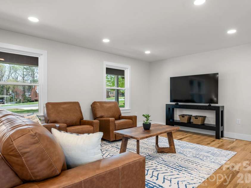 715 Sunridge Drive, Lincolnton, NC 28092.  MLS# CAR4357700, YatesRealty ID 13210. 
