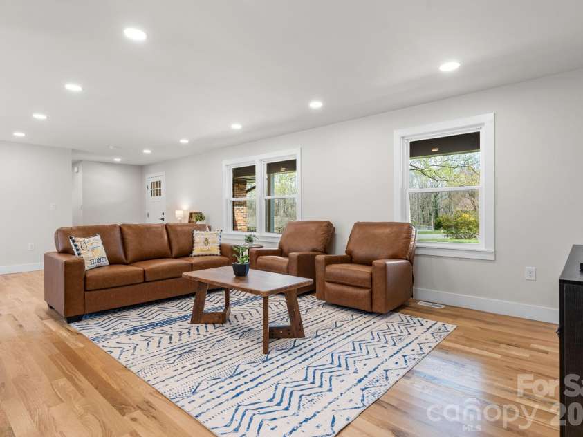 715 Sunridge Drive, Lincolnton, NC 28092.  MLS# CAR4357700, YatesRealty ID 13210. 