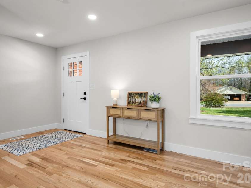 715 Sunridge Drive, Lincolnton, NC 28092.  MLS# CAR4357700, YatesRealty ID 13210. 