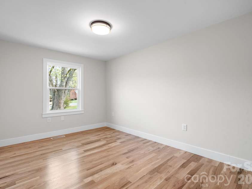 715 Sunridge Drive, Lincolnton, NC 28092.  MLS# CAR4357700, YatesRealty ID 13210. 