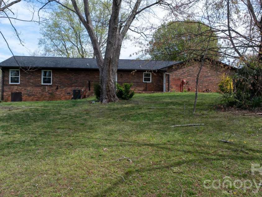 715 Sunridge Drive, Lincolnton, NC 28092.  MLS# CAR4357700, YatesRealty ID 13210. 