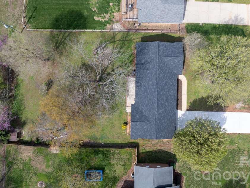 715 Sunridge Drive, Lincolnton, NC 28092.  MLS# CAR4357700, YatesRealty ID 13210. 