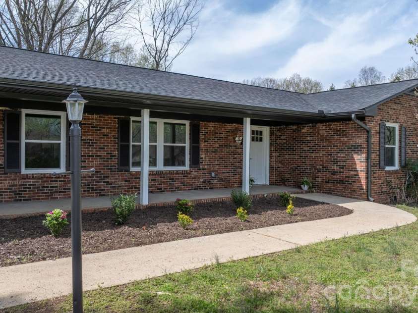 715 Sunridge Drive, Lincolnton, NC 28092.  MLS# CAR4357700, YatesRealty ID 13210. 