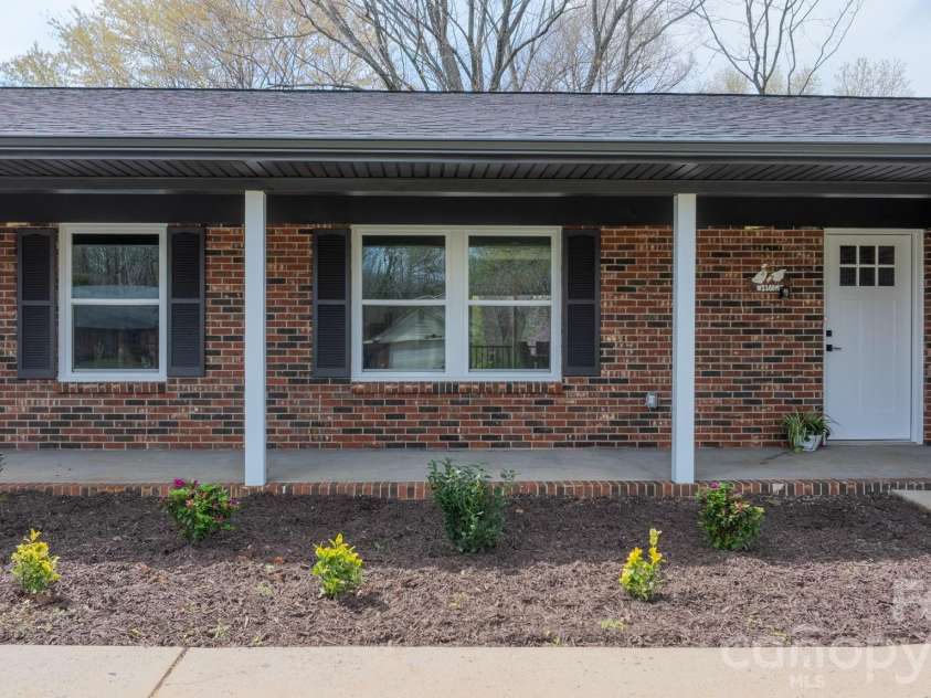 715 Sunridge Drive, Lincolnton, NC 28092.  MLS# CAR4357700, YatesRealty ID 13210. 