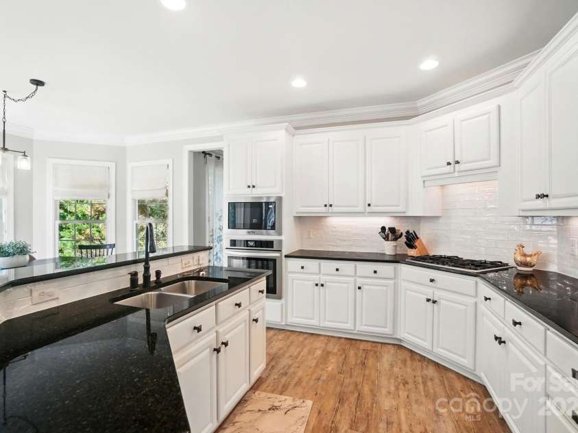 7722 Garnkirk Drive, Huntersville, NC 28078.  MLS# CAR4252536, YatesRealty ID 13210. 