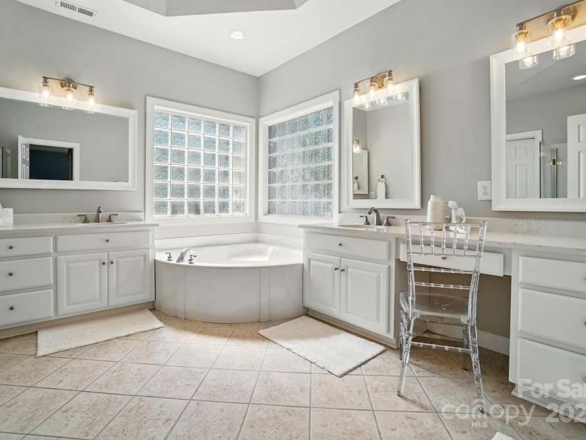 7722 Garnkirk Drive, Huntersville, NC 28078.  MLS# CAR4252536, YatesRealty ID 13210. 
