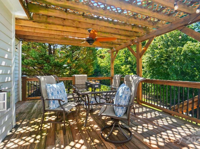 7722 Garnkirk Drive, Huntersville, NC 28078.  MLS# CAR4252536, YatesRealty ID 13210. 