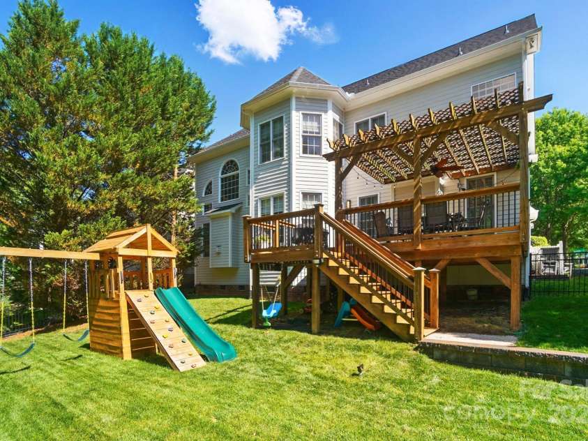 7722 Garnkirk Drive, Huntersville, NC 28078.  MLS# CAR4252536, YatesRealty ID 13210. 