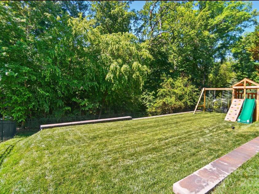 7722 Garnkirk Drive, Huntersville, NC 28078.  MLS# CAR4252536, YatesRealty ID 13210. 