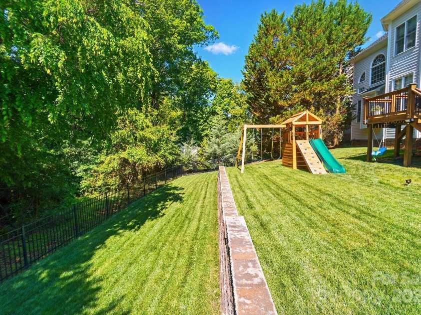 7722 Garnkirk Drive, Huntersville, NC 28078.  MLS# CAR4252536, YatesRealty ID 13210. 