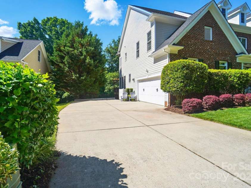 7722 Garnkirk Drive, Huntersville, NC 28078.  MLS# CAR4252536, YatesRealty ID 13210. 
