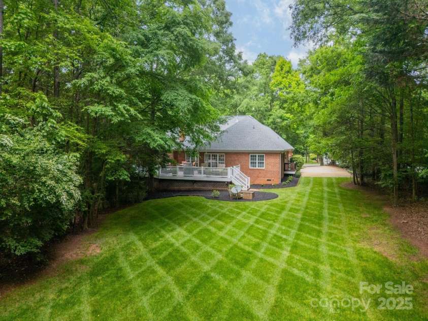 4033 Weddington Manor Court, Matthews, NC 28104.  MLS# CAR4252103, YatesRealty ID 13212. 