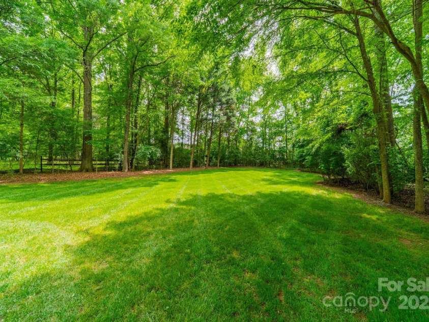 4033 Weddington Manor Court, Matthews, NC 28104.  MLS# CAR4252103, YatesRealty ID 13212. 