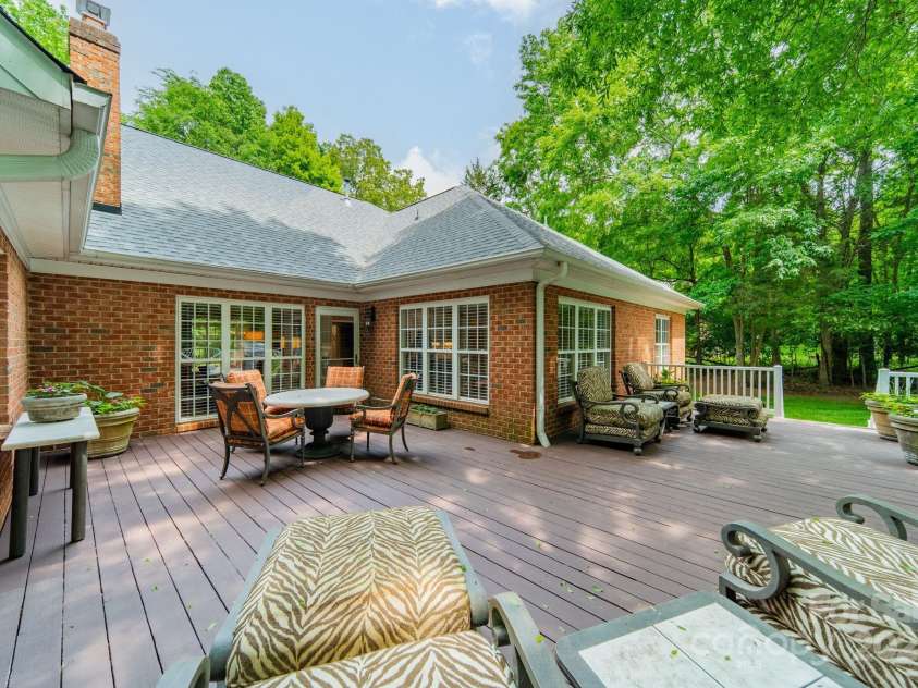 4033 Weddington Manor Court, Matthews, NC 28104.  MLS# CAR4252103, YatesRealty ID 13212. 