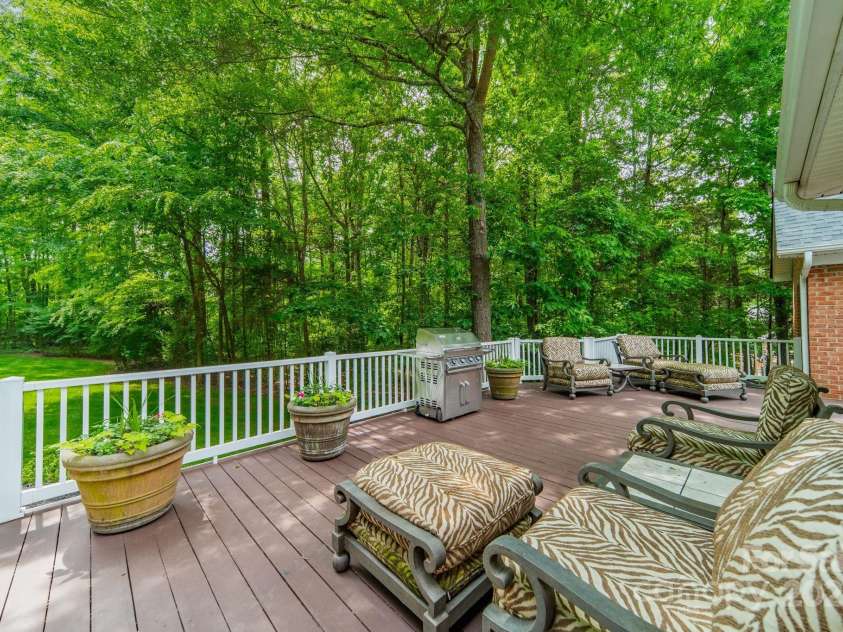 4033 Weddington Manor Court, Matthews, NC 28104.  MLS# CAR4252103, YatesRealty ID 13212. 