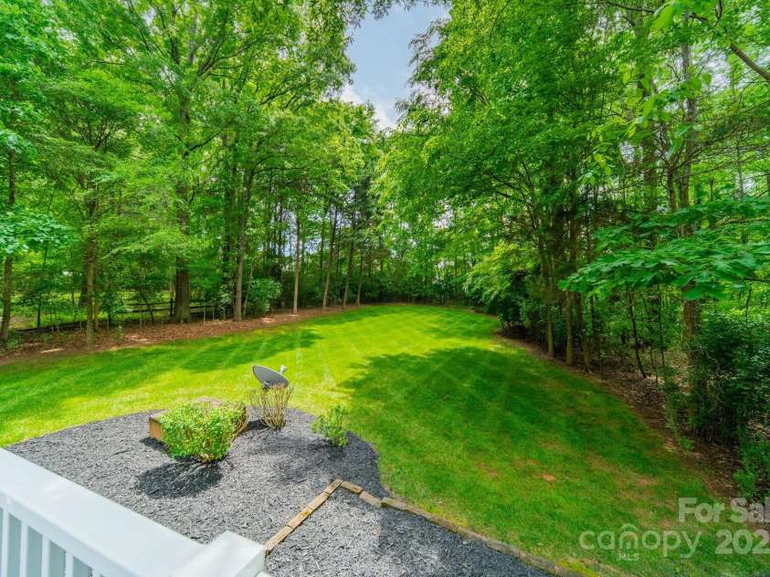 4033 Weddington Manor Court, Matthews, NC 28104.  MLS# CAR4252103, YatesRealty ID 13212. 