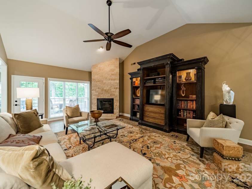 4033 Weddington Manor Court, Matthews, NC 28104.  MLS# CAR4252103, YatesRealty ID 13212. 